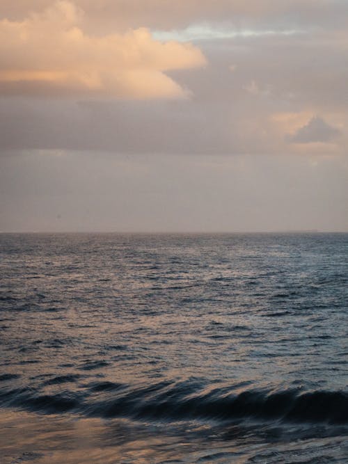 Δωρεάν στοκ φωτογραφιών με δύση του ηλίου, θάλασσα, κατακόρυφη λήψη