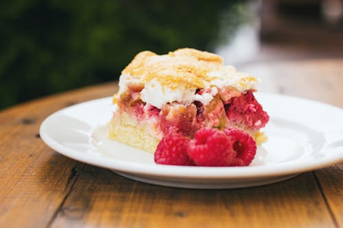 Free Shallow Focus Photo of Cake on Plate Stock Photo