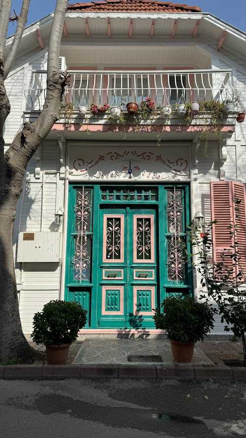 A house with a green door and pink shutters