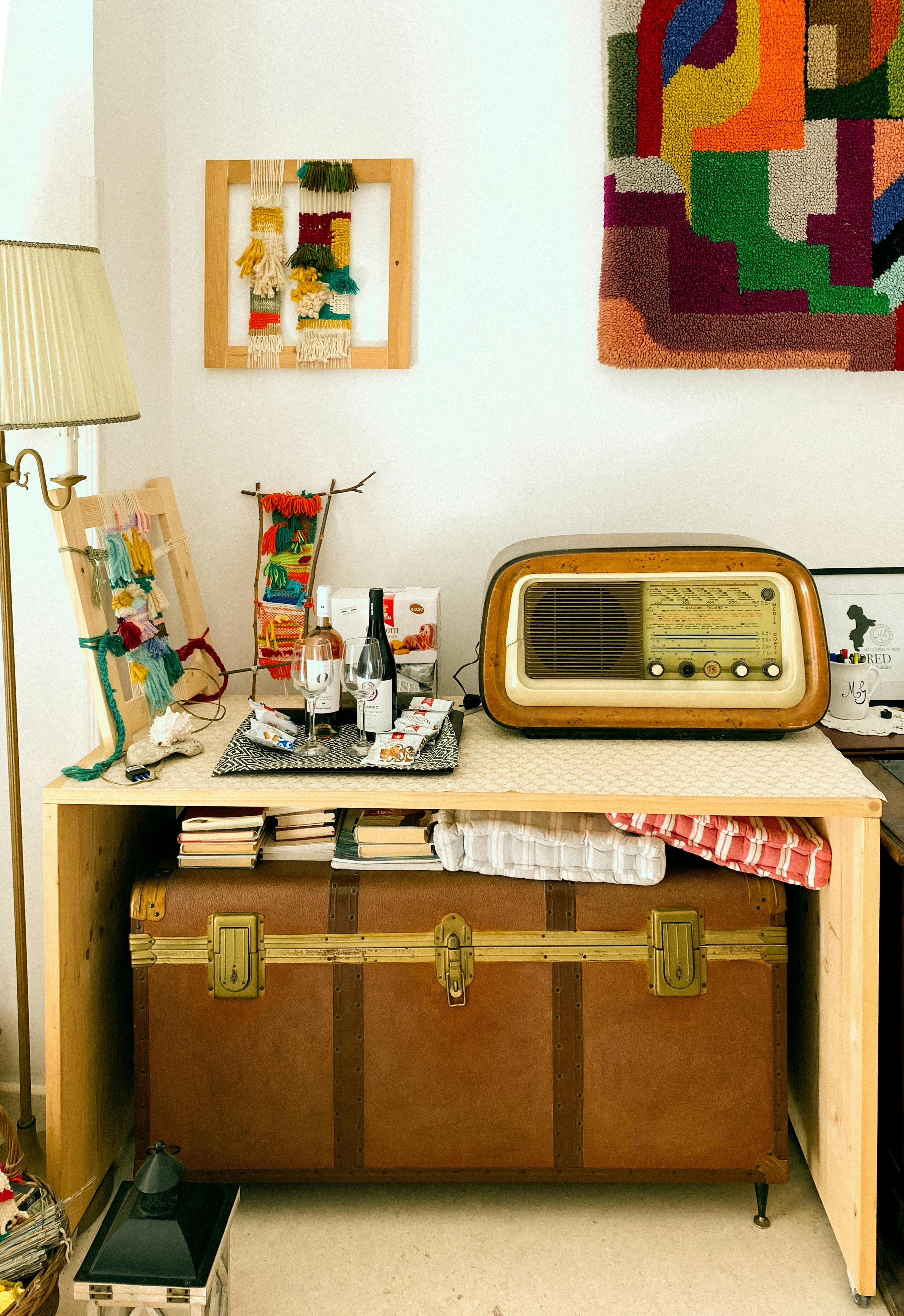 Cozy room in Lecce with a retro radio, crafts, wine, and a vintage trunk.