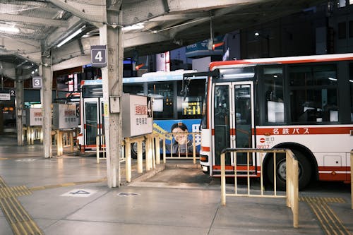 Бесплатное стоковое фото с автобусная остановка, автобусы, Азия