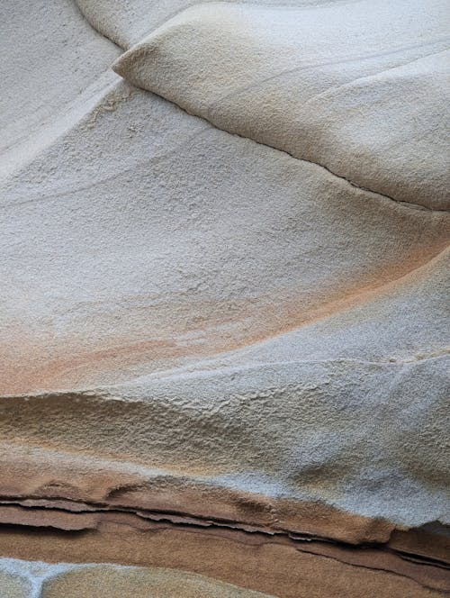 A close up of a rock formation with a white and brown color