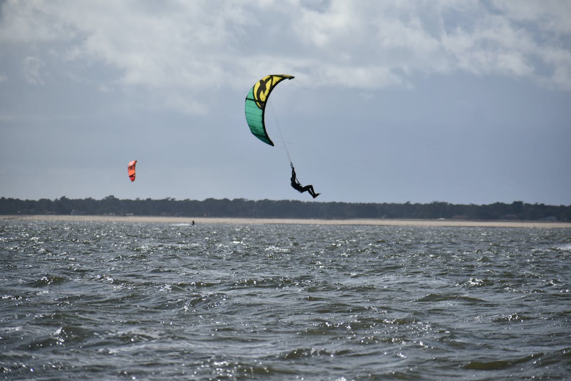 Gratis lagerfoto af kitesurfing