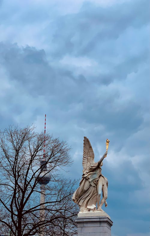 Darmowe zdjęcie z galerii z anioł, berlin, drzewo