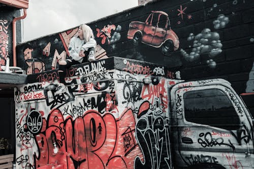 Безкоштовне стокове фото на тему «автомобіль, вуличне мистецтво, графіті»
