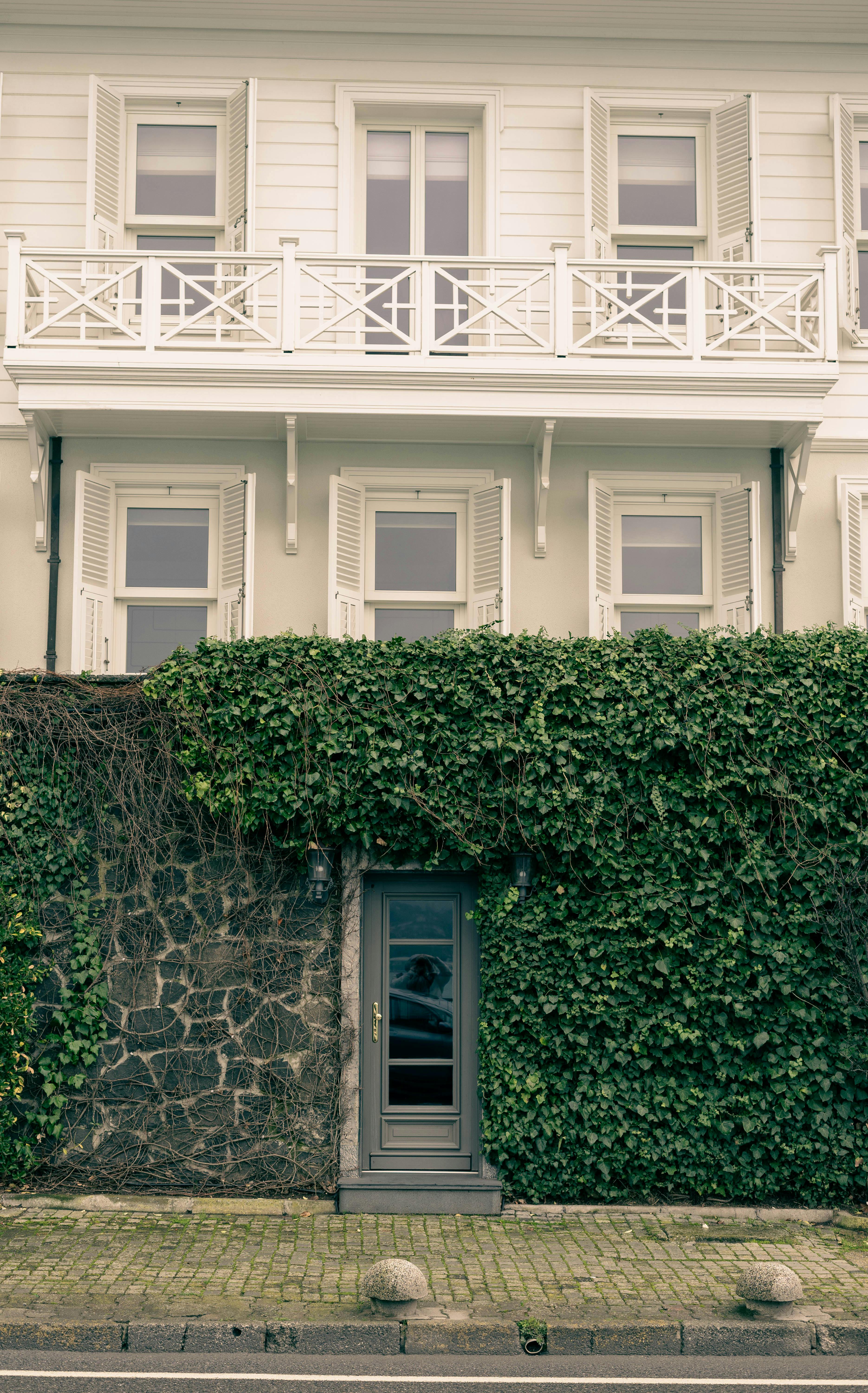 Как правильно выбрать окна и двери для дома или квартиры.