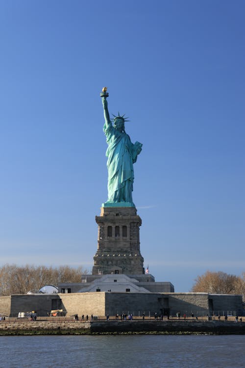 The statue of liberty is shown in this photo