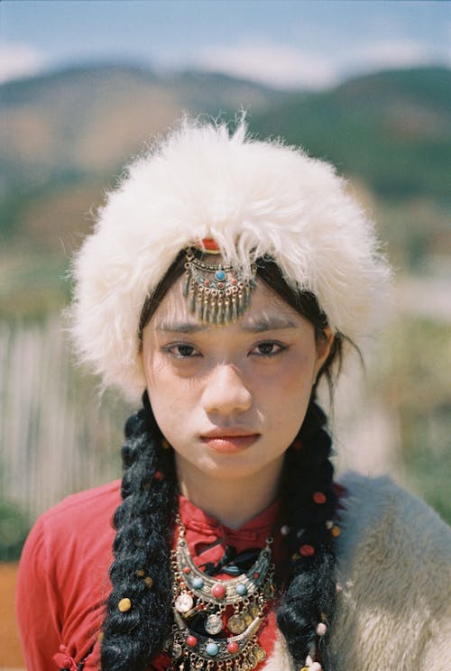 Gratis lagerfoto af asiatisk kvinde, brunette, hat