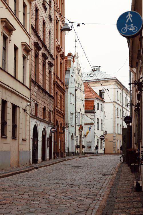 Free Discover the charm of Old Town Riga with its picturesque cobblestone street and historic architecture. Stock Photo