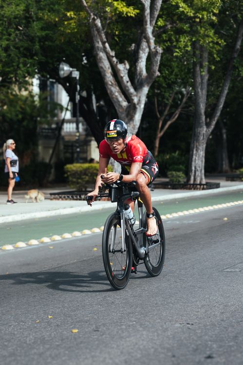 Free Male cyclist riding through a city street, showcasing fitness and speed. Stock Photo
