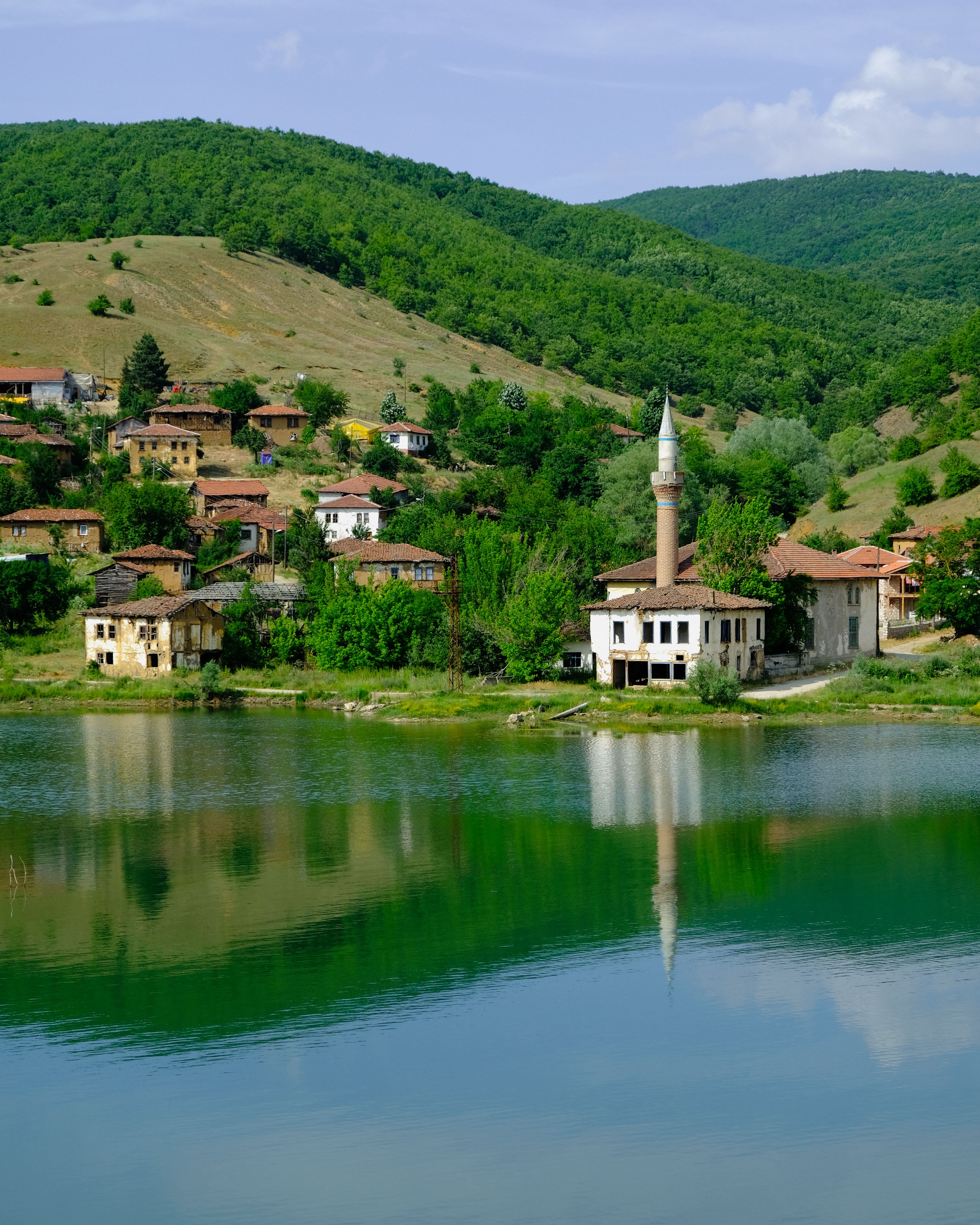 Village with a Minaret in it on a Lakeshore in Turkey · Free Stock Photo