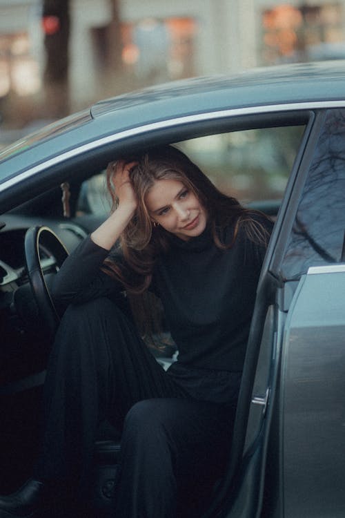 Fotobanka s bezplatnými fotkami na tému auto, čierne oblečenie, dvere