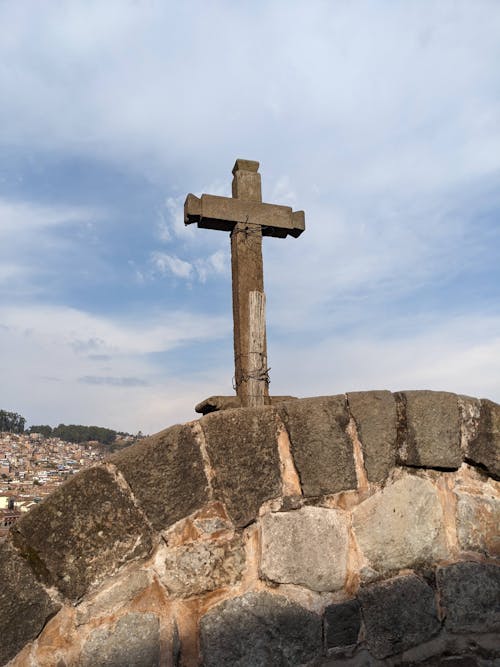 Immagine gratuita di cattolico, croce, muri