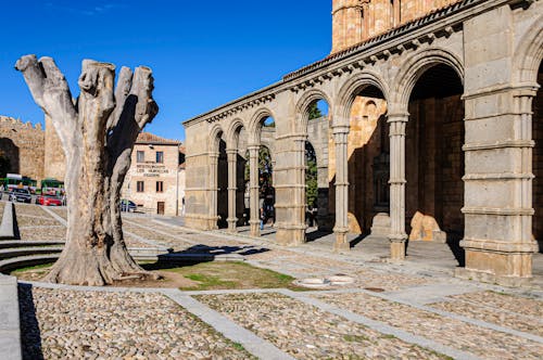 Basílica de los santos Vicente, Sabina y Cristeta