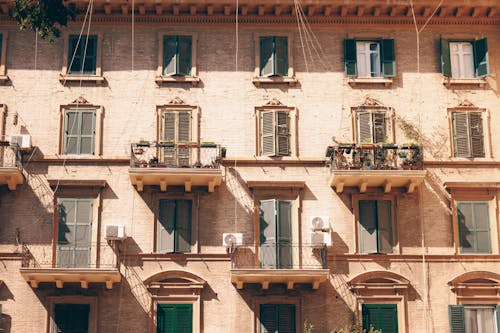 Immagine gratuita di appartamenti, balconi, edificio