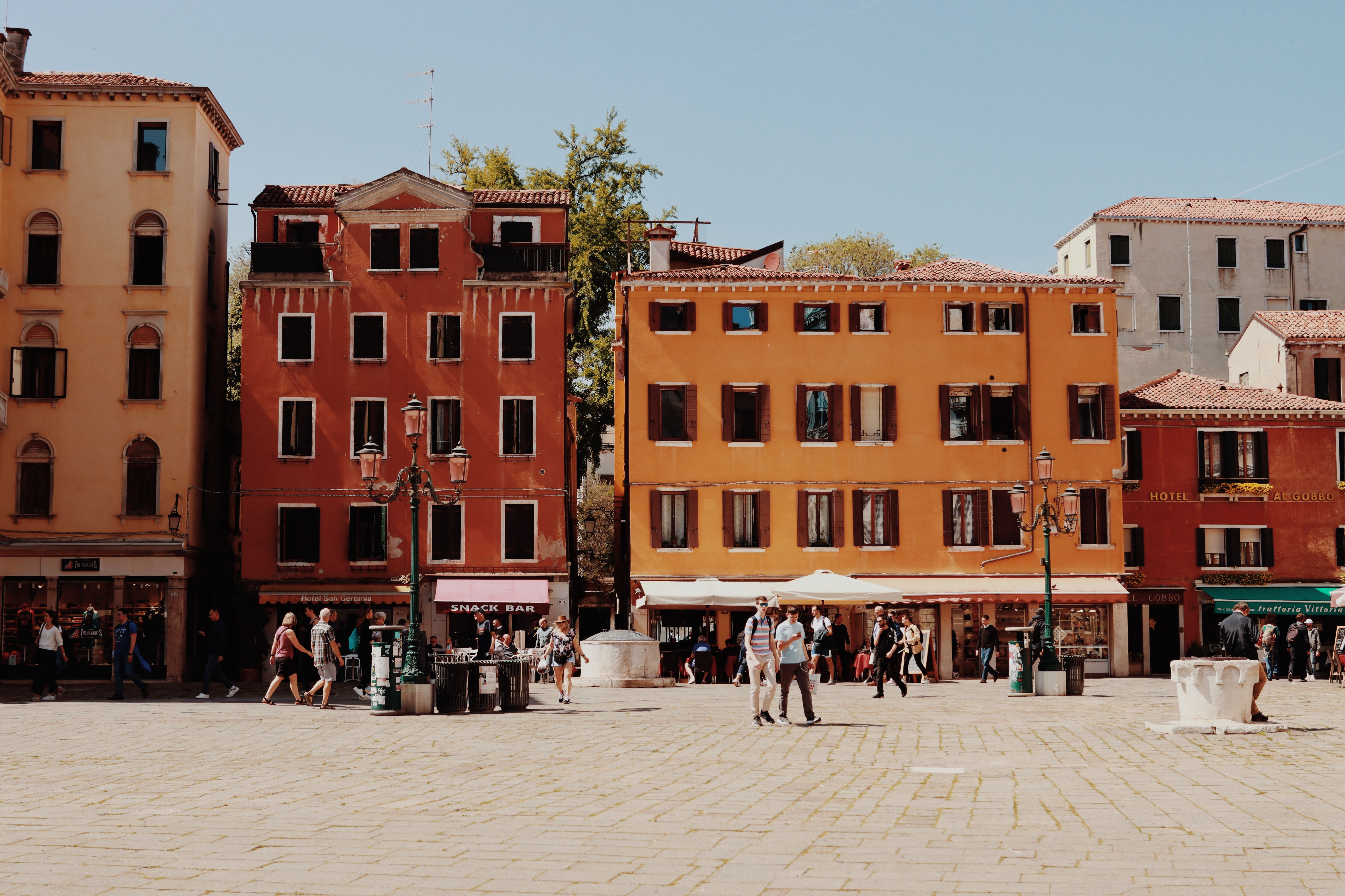 People on Square in City · Free Stock Photo