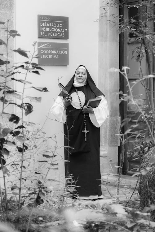 修女服, 十字架, 垂直拍摄 的 免费素材图片