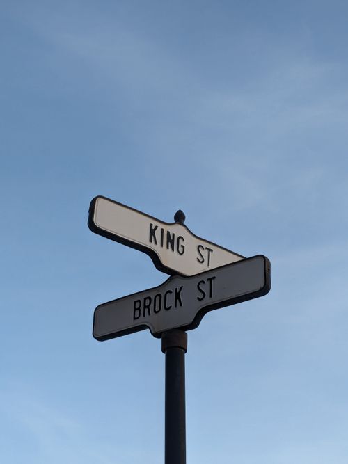 Free Street sign intersection of King St and Brock St against a clear sky. Stock Photo