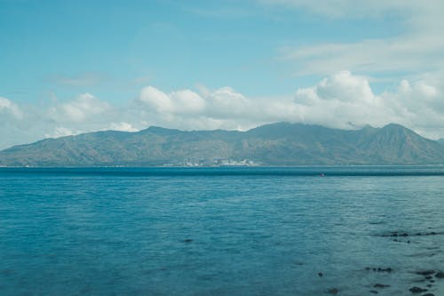 Foto profissional grátis de grande-angular, mar, montanhas