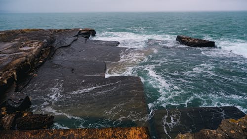 Foto profissional grátis de abismo, beira-mar, espuma