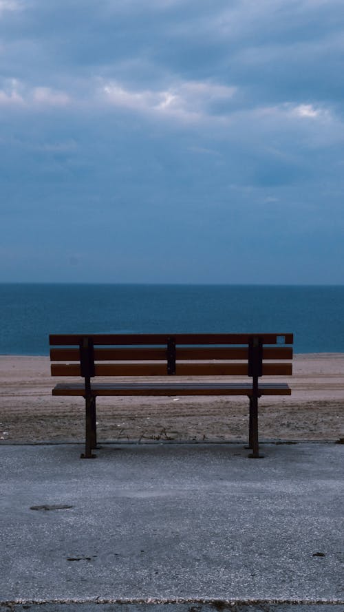 Bank, deniz, deniz kıyısı içeren Ücretsiz stok fotoğraf