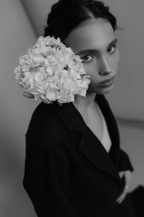 Imagine de stoc gratuită din alb-negru, femeie, flori