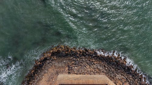 Foto profissional grátis de costa, mar, tiro com drone