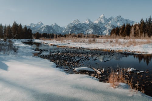 dağlar, ırmak, kar içeren Ücretsiz stok fotoğraf
