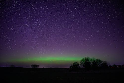 akşam karanlığı, astronomi, Aurora borealis içeren Ücretsiz stok fotoğraf