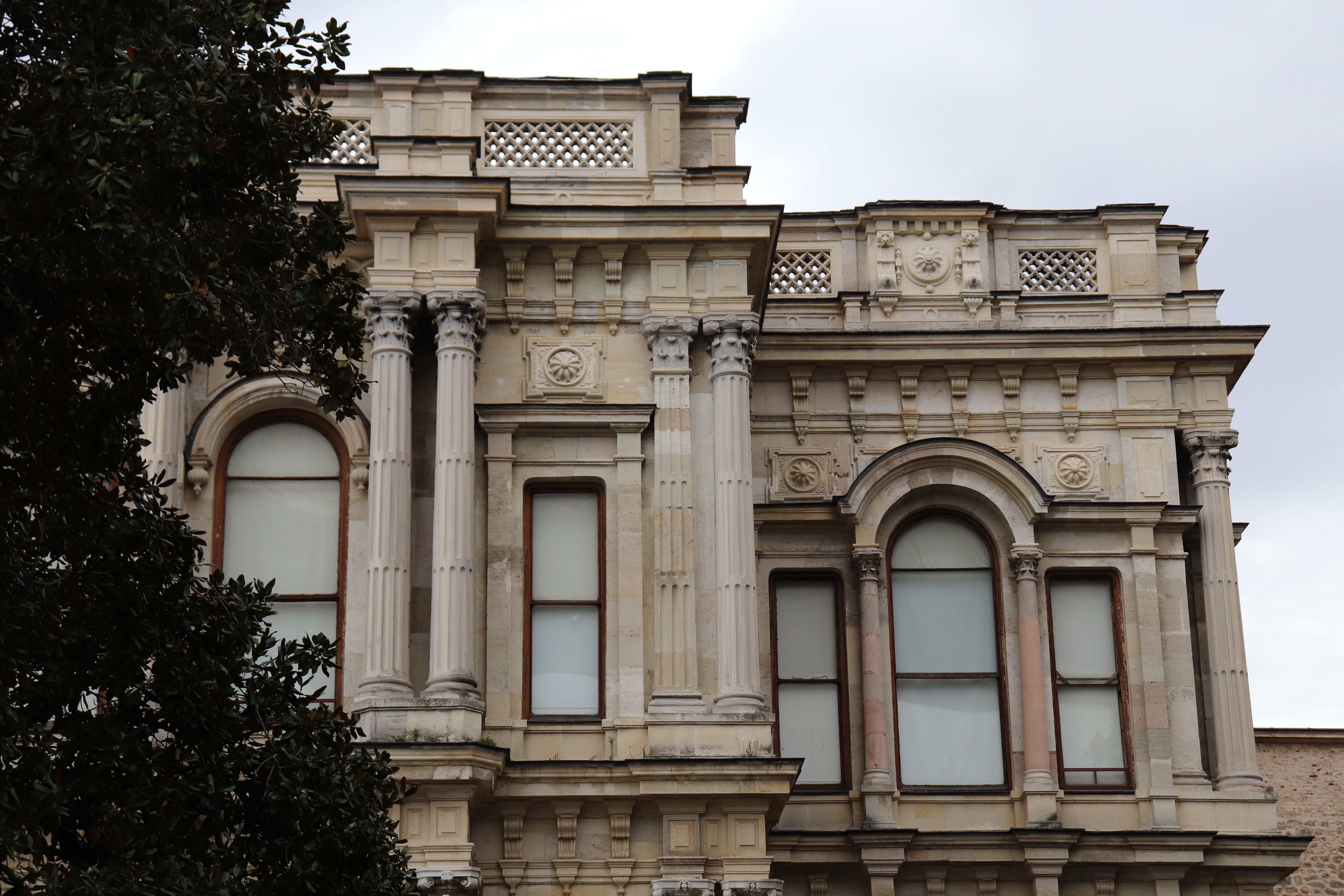 A detailed view of the Beylerbeyi Palace facade, showcasing Ottoman architecture in Istanbul.