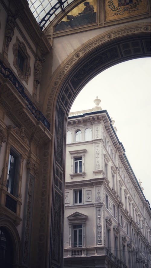 A photo of an archway in a city