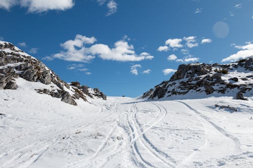 Foto profissional grátis de cenário, colina, com frio