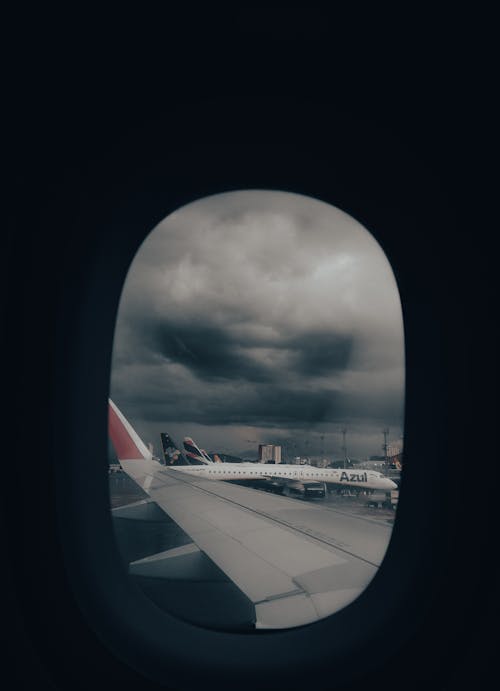 Foto profissional grátis de aeroporto, aviões de passageiros, janela