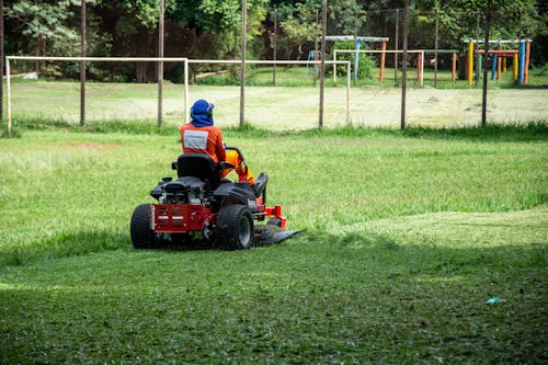 Darmowe zdjęcie z galerii z kierujący, kosiarka, koszenie