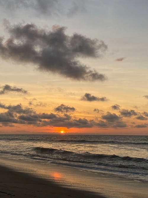 Безкоштовне стокове фото на тему «Берегова лінія, вертикальні постріл, Захід сонця»