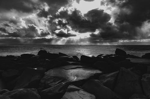 Black and white photo of rocks and sun