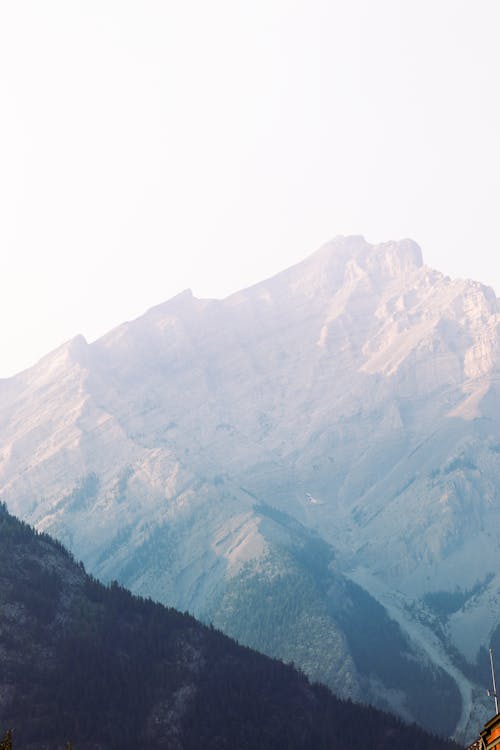 Бесплатное стоковое фото с вертикальный выстрел, высокий, долина