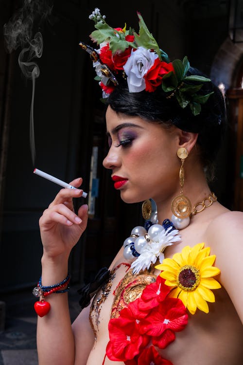 Δωρεάν στοκ φωτογραφιών με γυναίκα, καπνίζω, καπνιστής