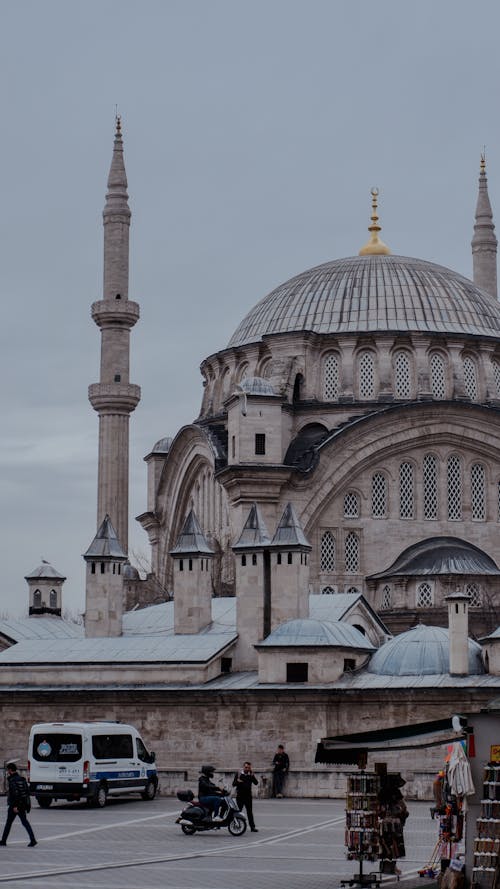 A large mosque with a dome on top