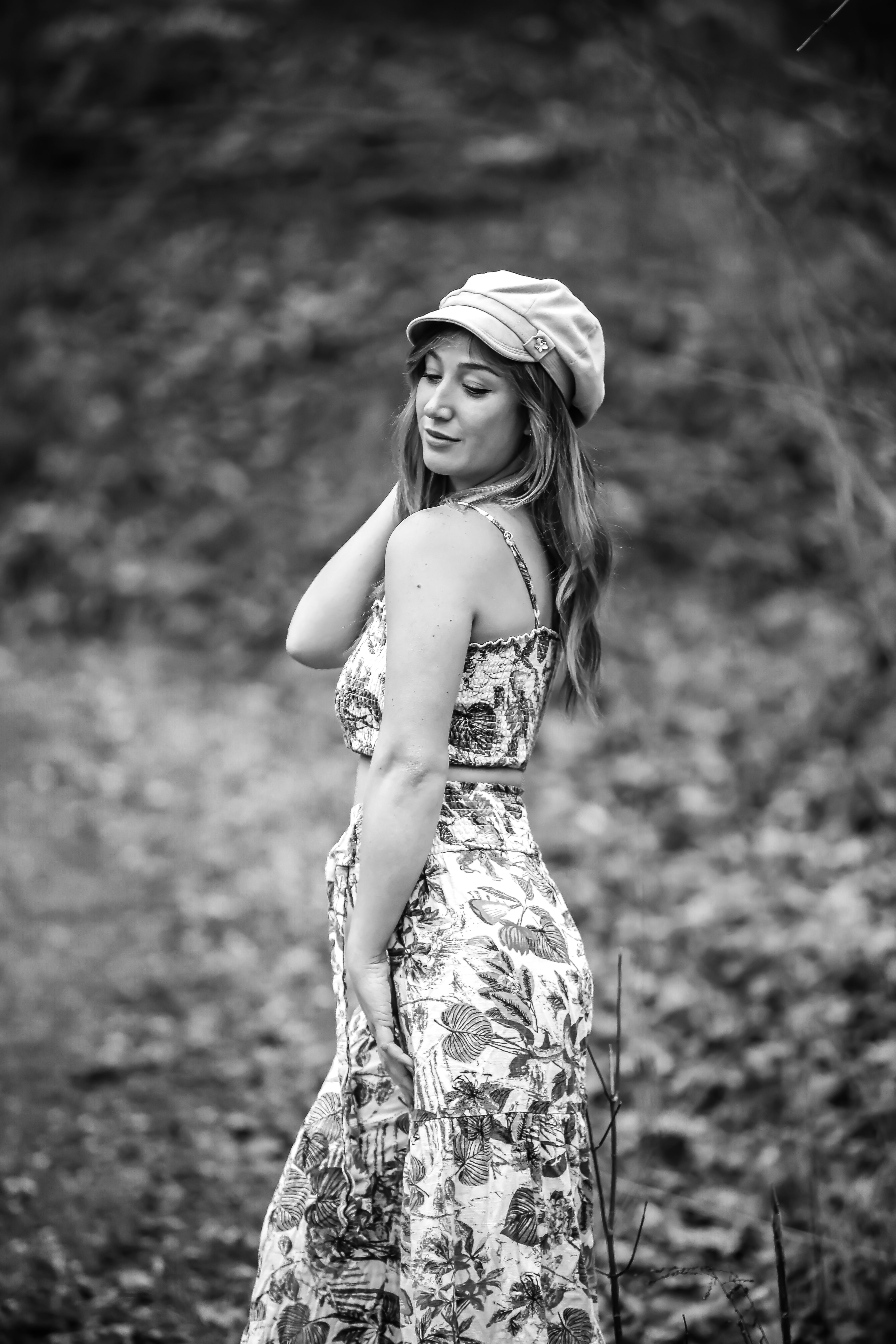Woman Posing Among Shrubs in Black and White · Free Stock Photo