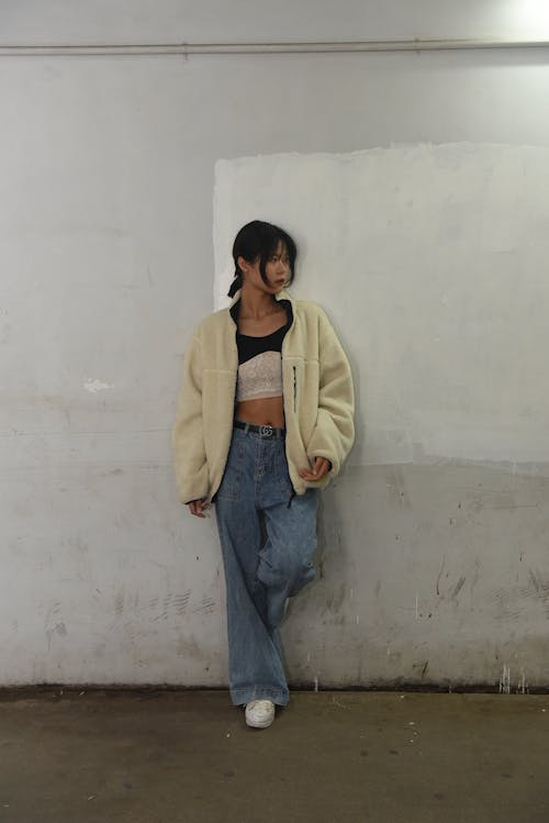 Kostnadsfri bild av asiatisk kvinna, brunett, flare byxor