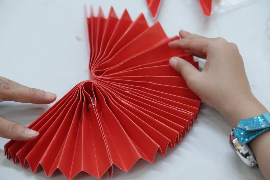 accordion folding technique for paper flowers - handmade tissue paper flowers accordion folding technique for paper flowers - handmade tissue paper flowers