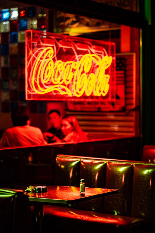 Coca Cola, ışık yansımaları, ışık yansıması içeren Ücretsiz stok fotoğraf