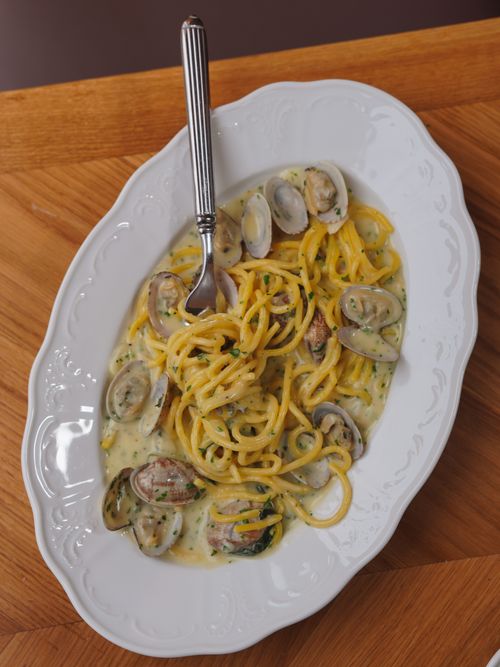 Free Creamy seafood pasta with mussels elegantly presented on a white plate. Stock Photo