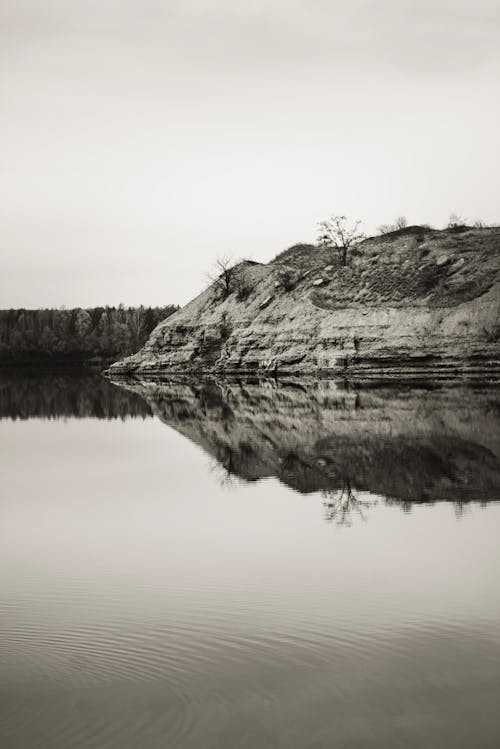 Бесплатное стоковое фото с вертикальный выстрел, озеро, природа