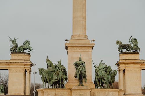 A monument with statues of horses and men