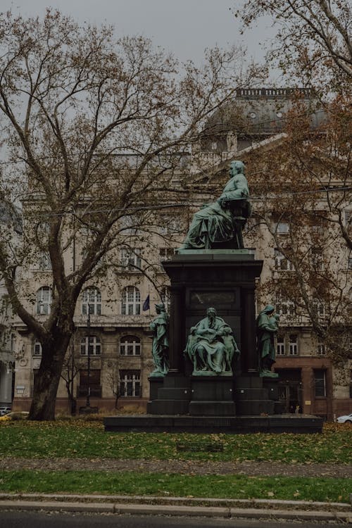 Gratis stockfoto met Boedapest, bomen, gedenkteken