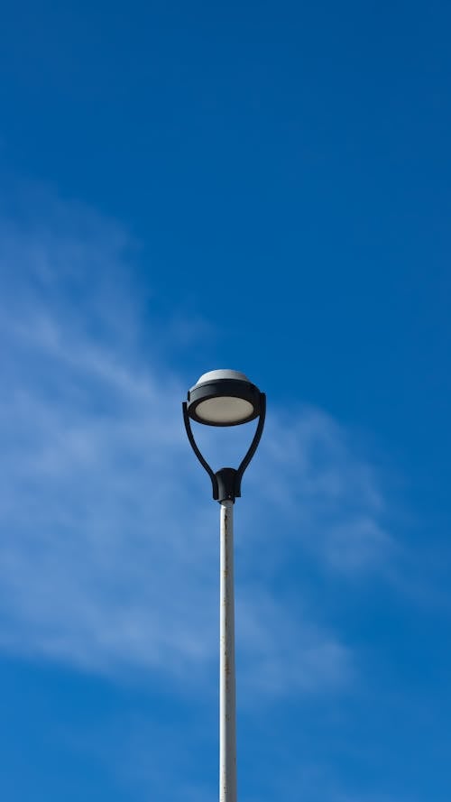 Foto profissional grátis de abajur, aço, alto