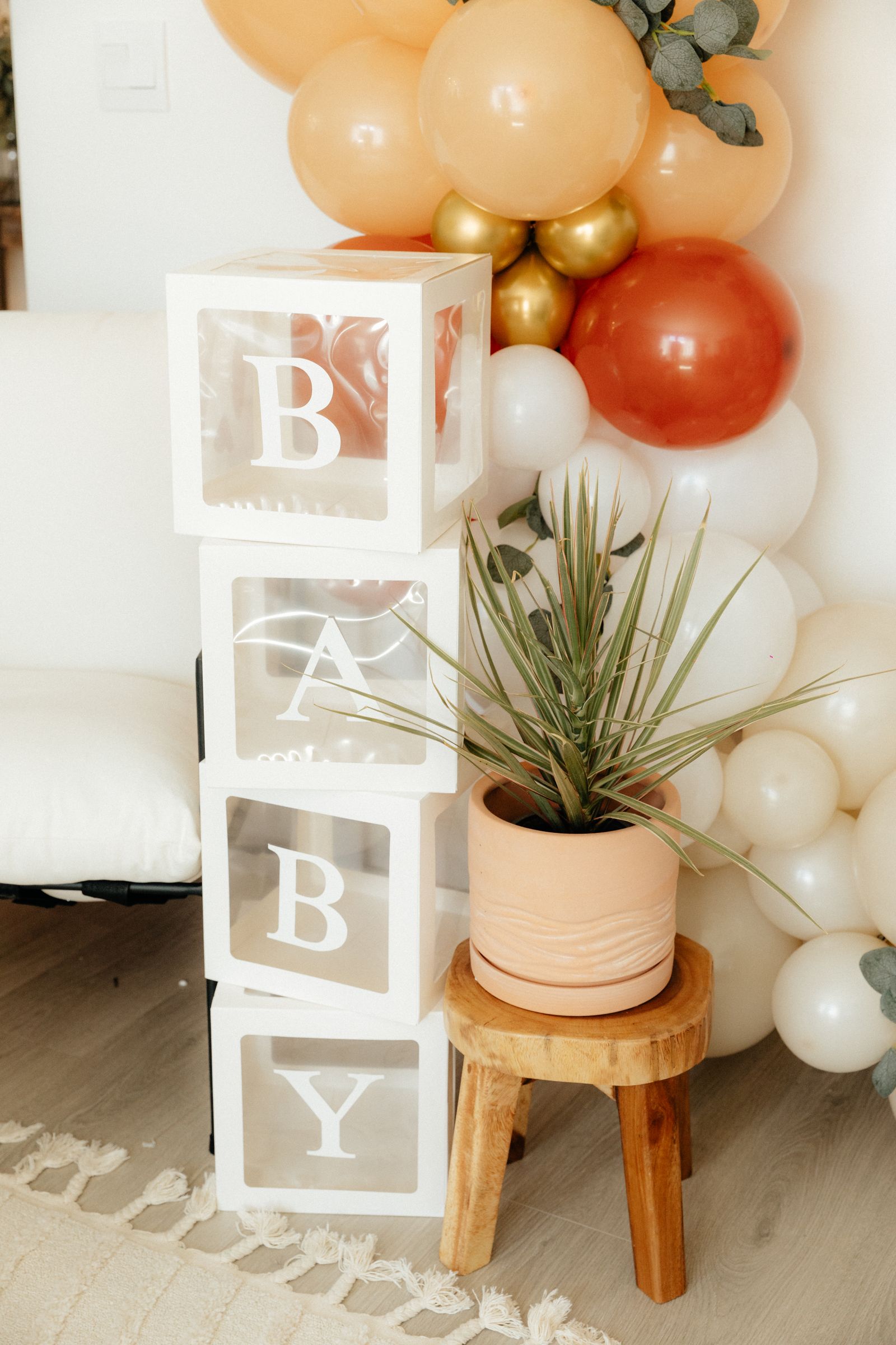 baby shower balloon decoration in Noida