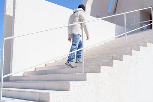 Immagine gratuita di camminando, cielo azzurro, di sopra